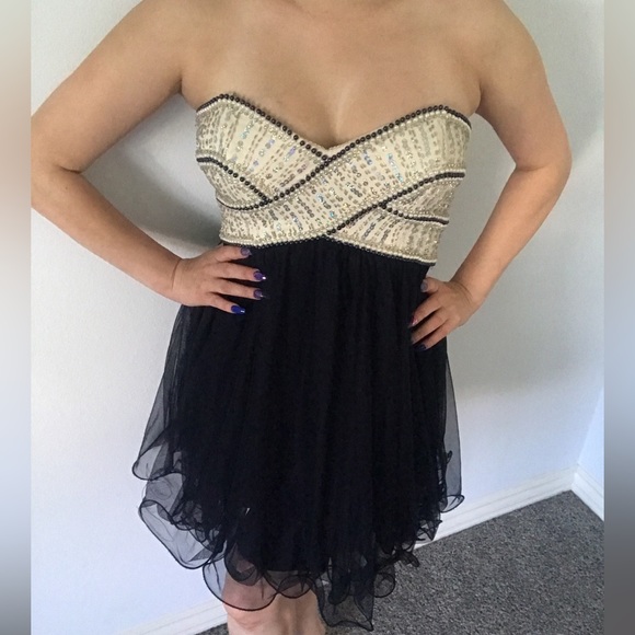 Glamorous Ballroom Ballerina Cocktail Vibes - Picture 1 of 7